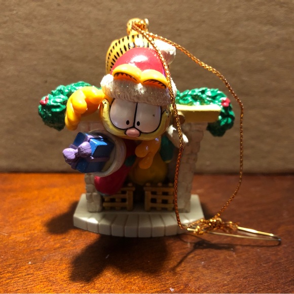 Paws Garfield Trim A Tree Christmas Ornaments Stocking Stuffer Fireplace 1996 - Picture 1 of 5